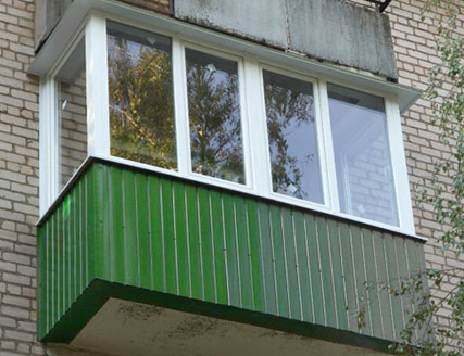 Обшивка балкона профнастилом в Казани